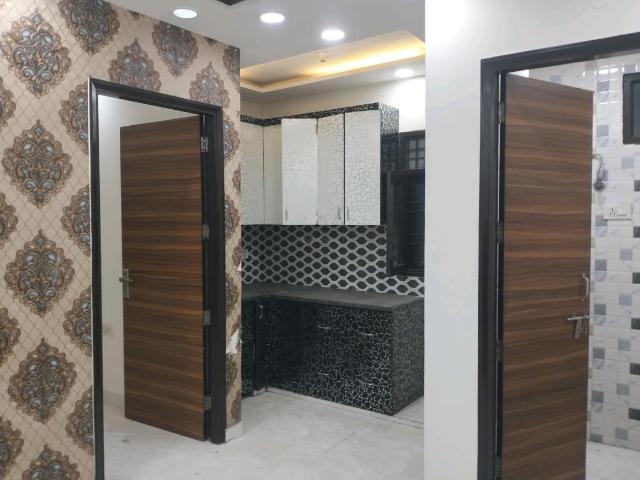 Flat for sale in North Delhi, Deri