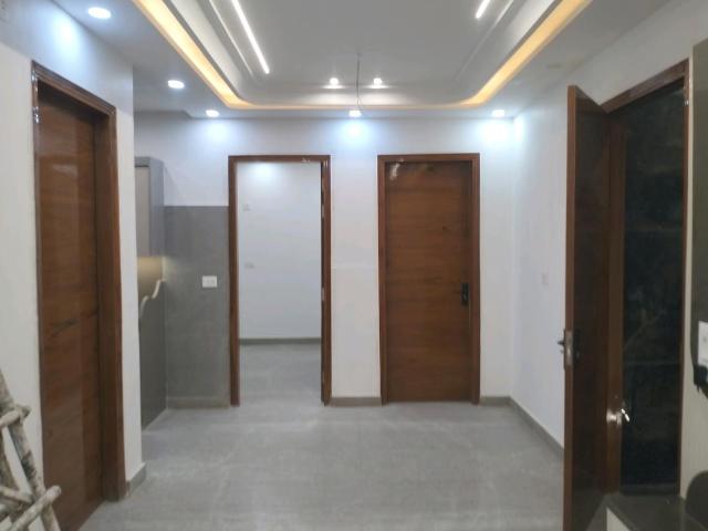 Flat for sale in North Delhi, Deri