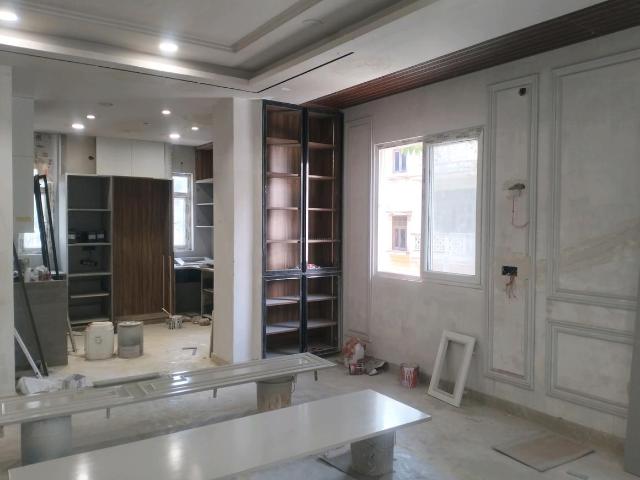 Flat for sale in North Delhi, Deri