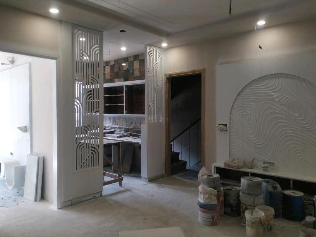 Flat for sale in North Delhi, Deri