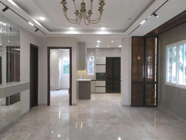 Flat for sale in North Delhi, Deri