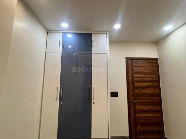 Flat for sale in North Delhi, Deri