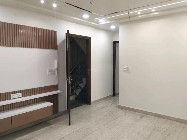 Flat for sale in North Delhi, Deri