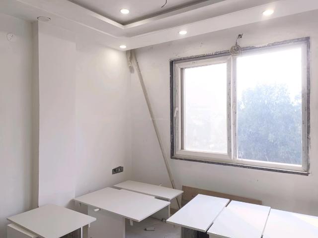 Flat for sale in North Delhi, Deri