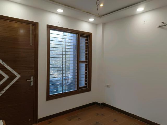 Flat for sale in North West Delhi, Deri