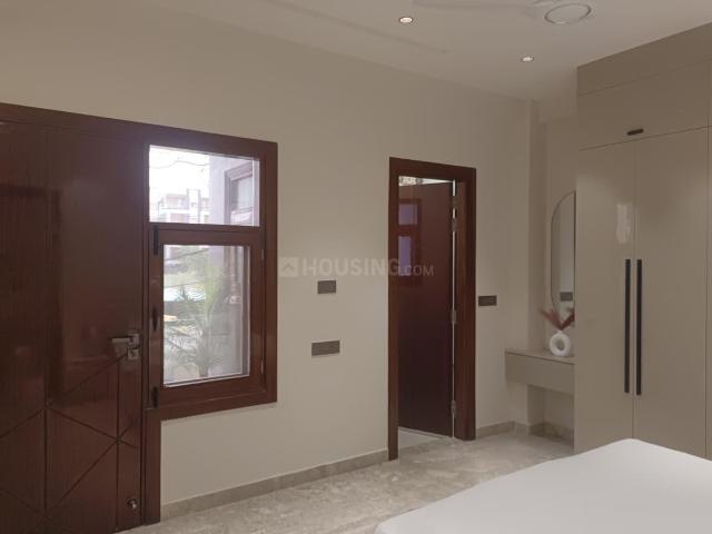 Flat for sale in North West Delhi, Deri
