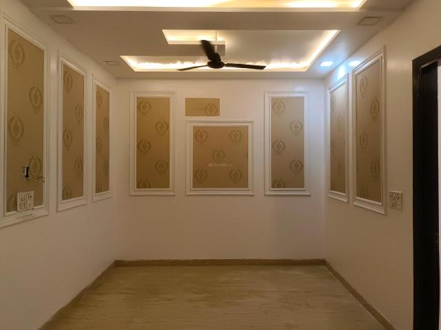 Flat for sale in North West Delhi, Deri