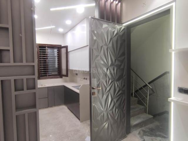 Flat for sale in North West Delhi, Deri