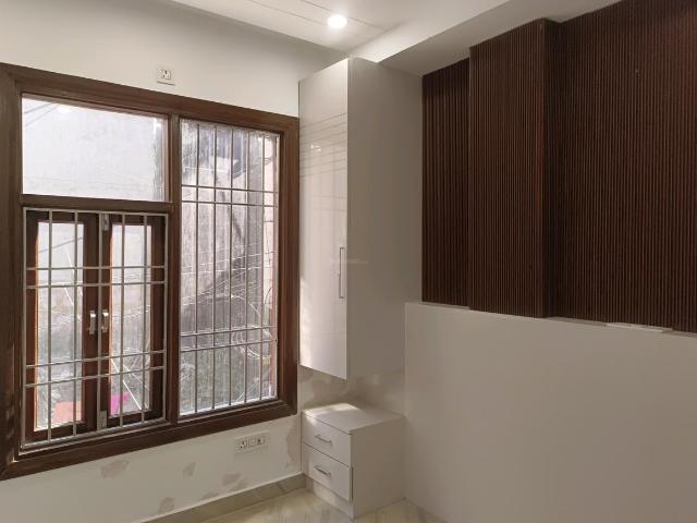 Flat for sale in North West Delhi, Deri