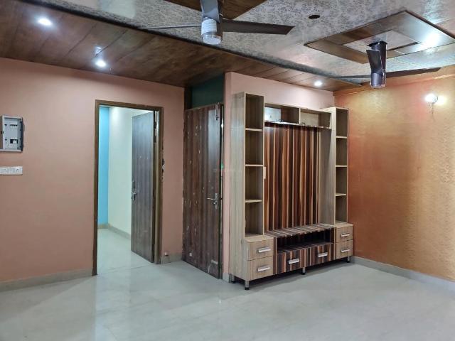 Flat for sale in South West Delhi, Deri