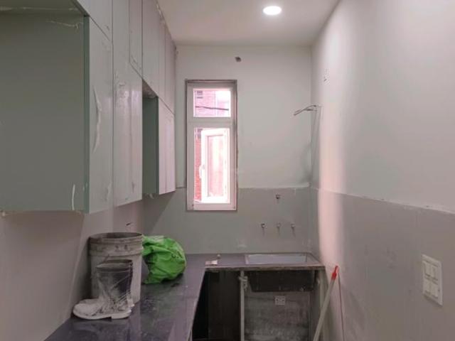 Flat for sale in North Delhi, Deri