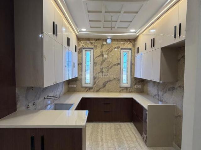 Flat for sale in North Delhi, Deri