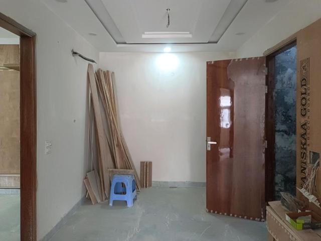 Flat for sale in North Delhi, Deri