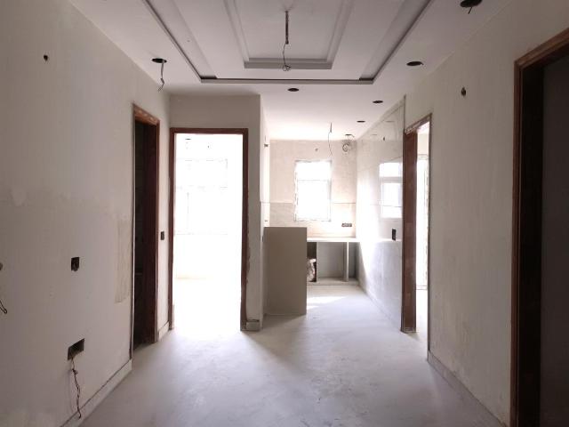 Flat for sale in North Delhi, Deri