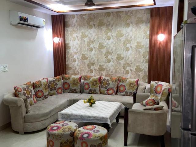Flat for sale in North West Delhi, Deri