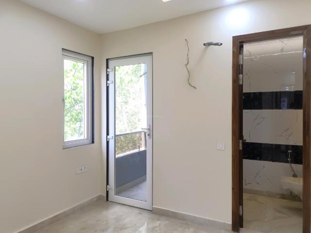 Flat for sale in North West Delhi, Deri