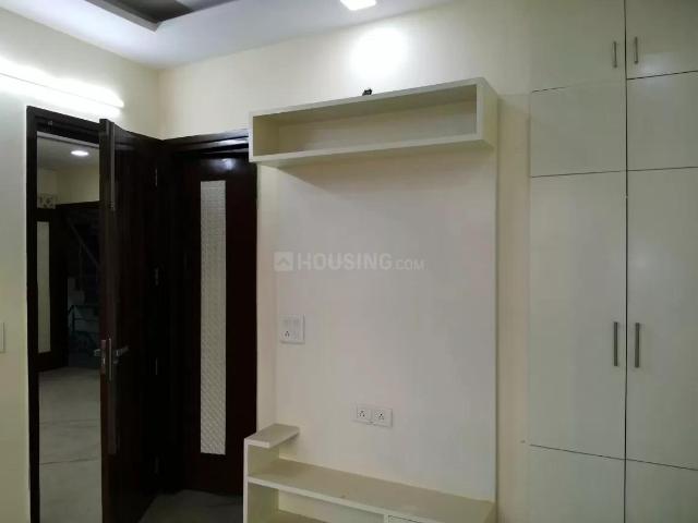 Flat for sale in North West Delhi, Deri