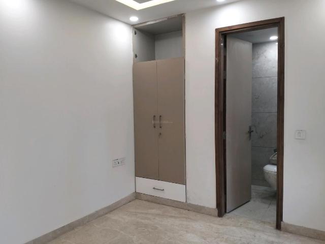 Flat for sale in North West Delhi, Deri