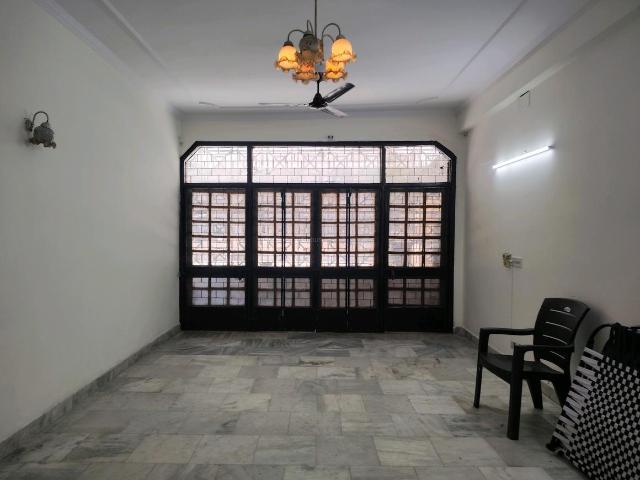 Flat for rent in South Delhi, Deri