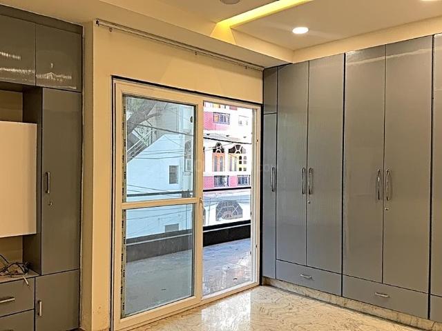 Flat for rent in West Delhi, Deri