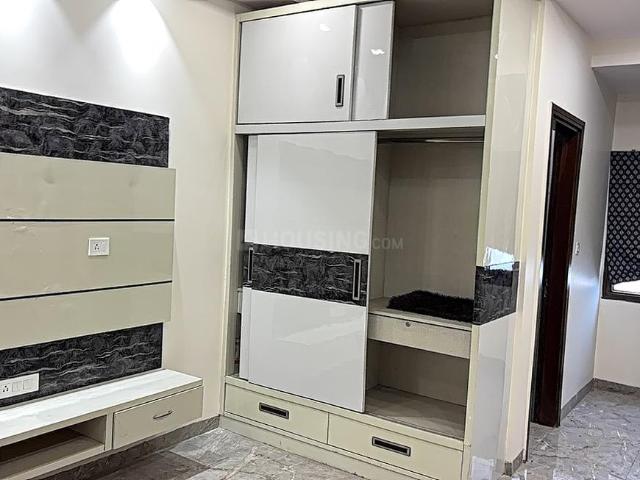 Flat for sale in West Delhi, Deri