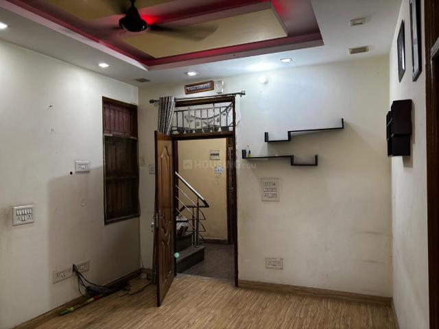 Flat for sale in North West Delhi, Deri