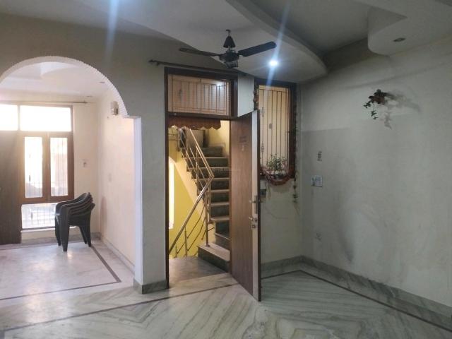 Flat for rent in West Delhi, Deri