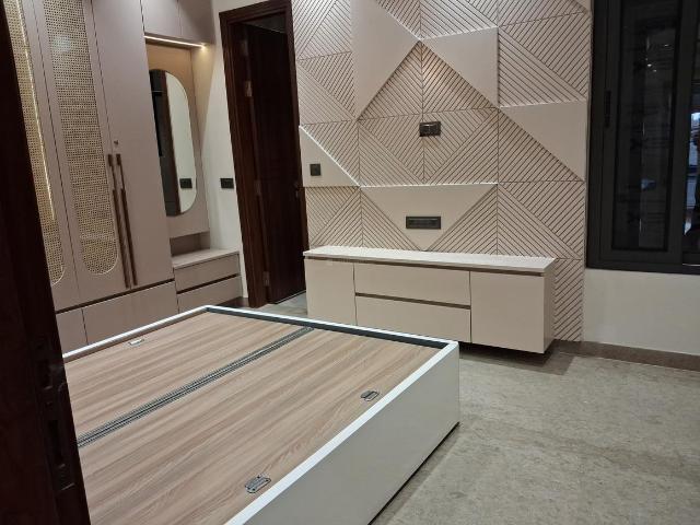 Flat for sale in West Delhi, Deri