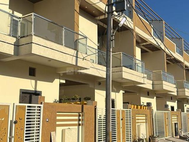 House for sale in Madya