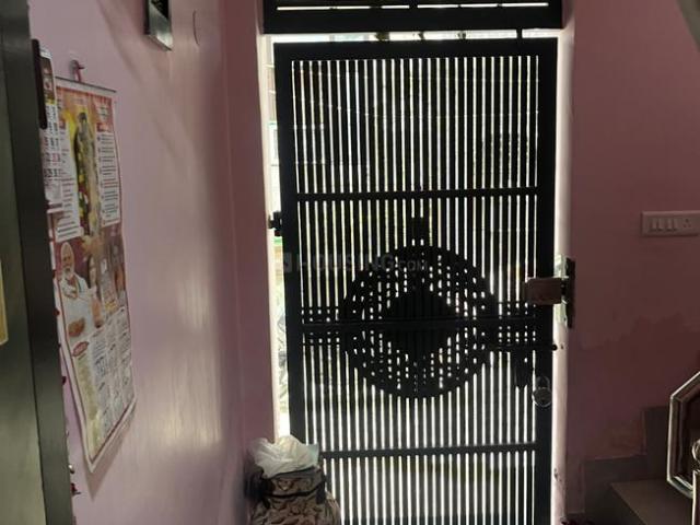 House for sale in West Delhi, Deri