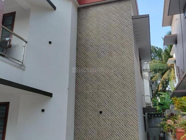 House for rent in Leslie villas, Eranhipalam
