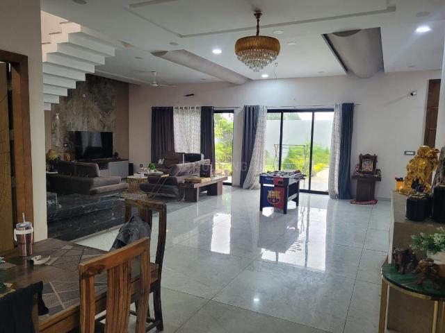 House for sale in Madya