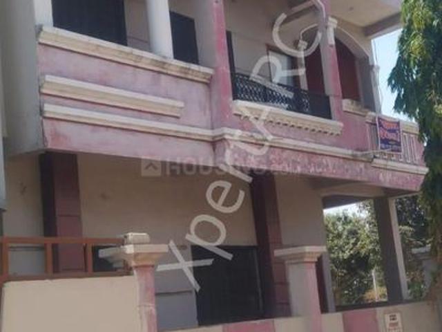 House for sale in Madya