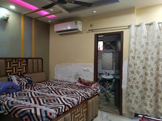 House for sale in West Delhi, Deri