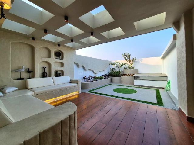 House for sale in Madya