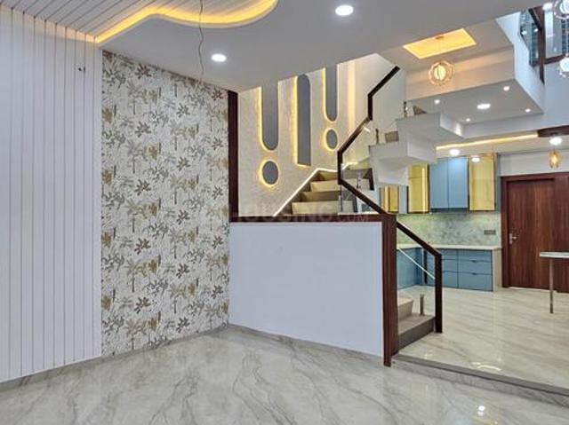 House for sale in Madya