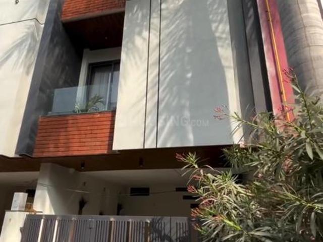 House for sale in Madya