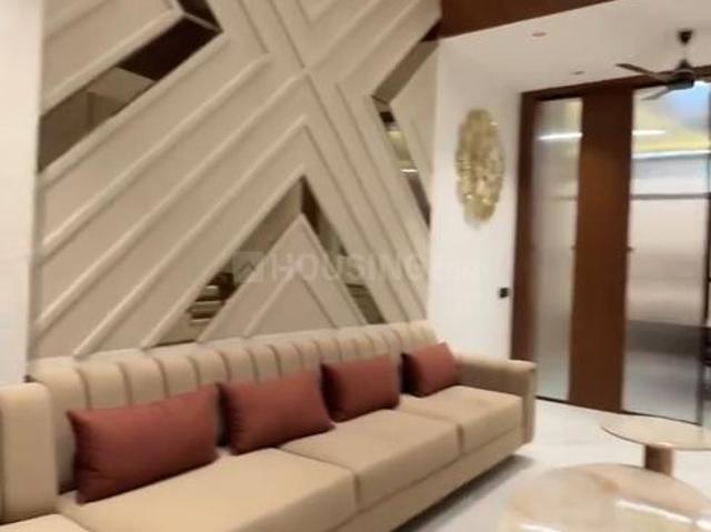 House for sale in Madya
