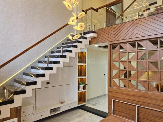 House for sale in Madya