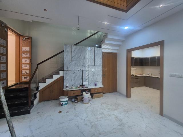 House for sale in Madya
