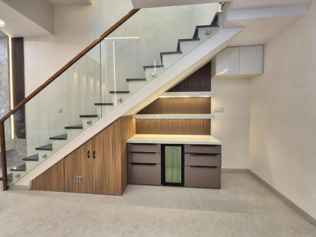 House for sale in Madya