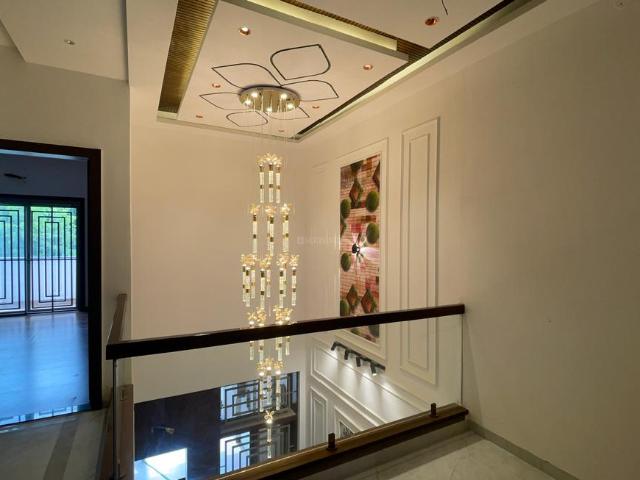 House for sale in Madya
