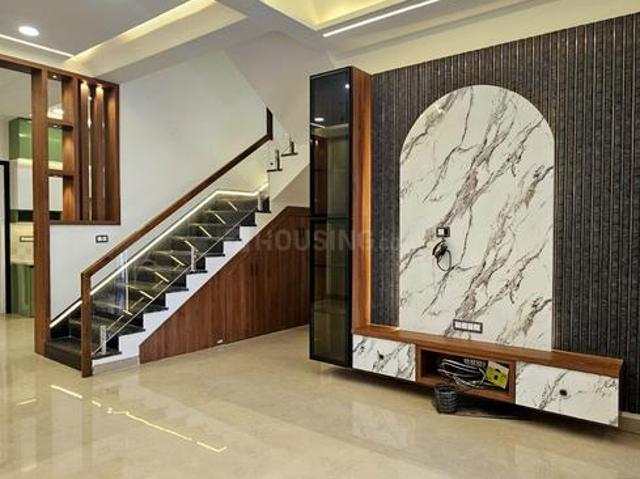 House for sale in Madya