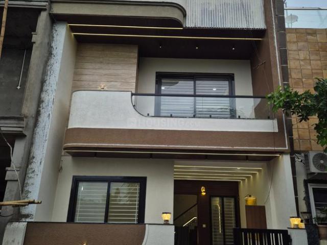 House for sale in Madya