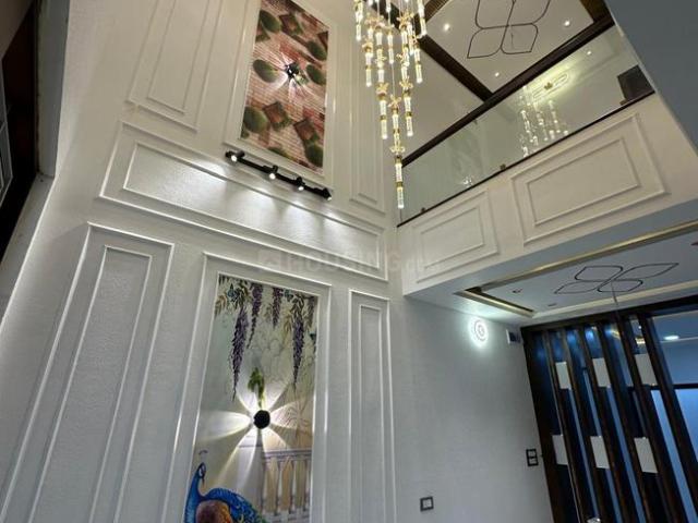 House for sale in Madya