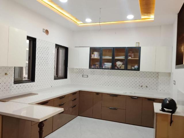 House for sale in Madya