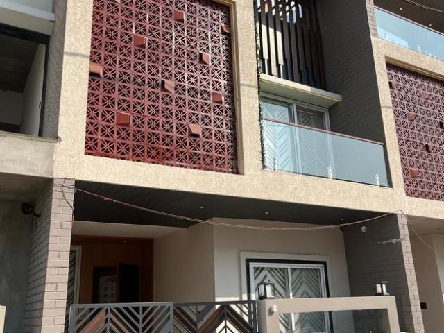 House for sale in Madya