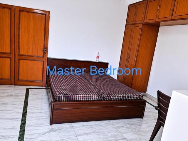 House for rent in Anand Parbat, Delhi