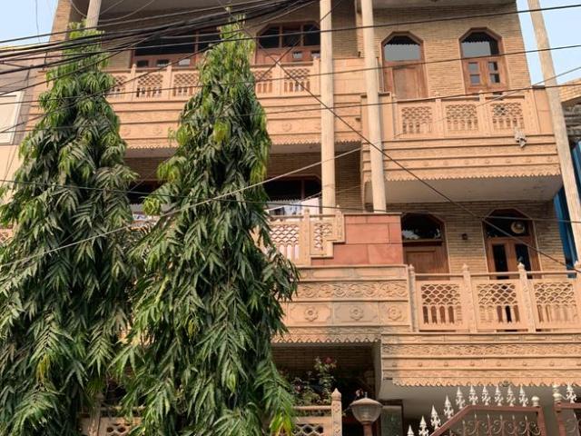 House for rent in West Delhi, Deri