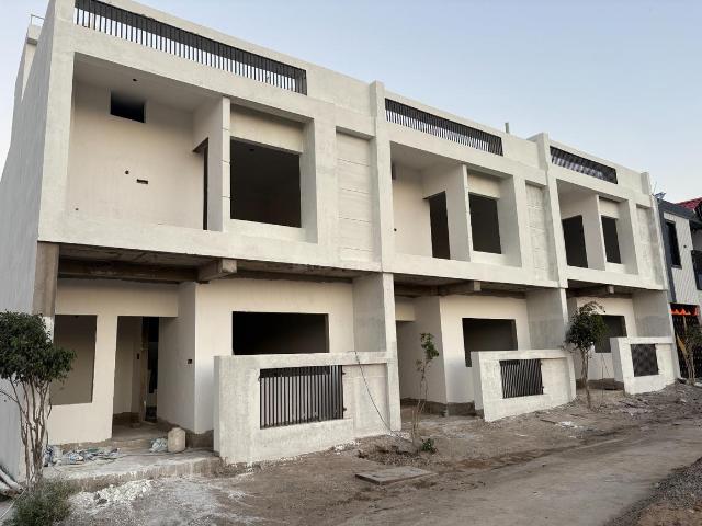 House for sale in Madya